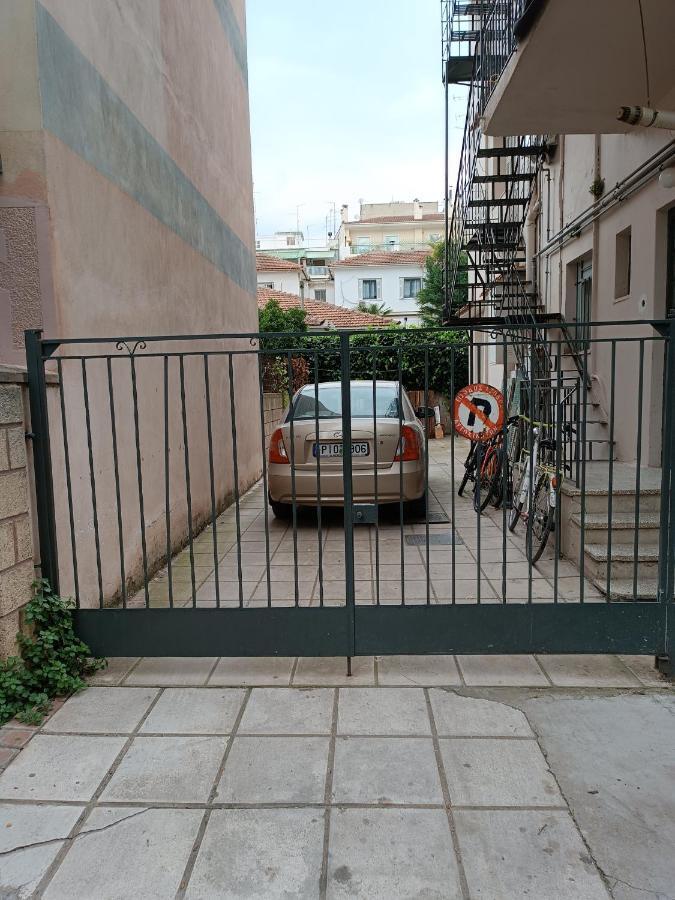 라리사 Κεντρικό Ευρύχωρο Στούντιο Με Parking 아파트 외부 사진